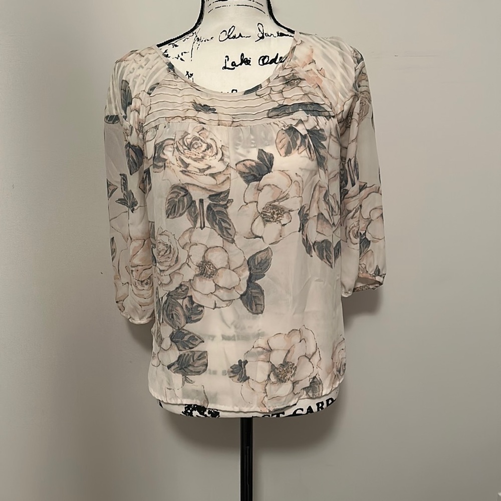 Summer Sheer, Lauren Conrad size xsm but fits like a sm quarter length sleeves.